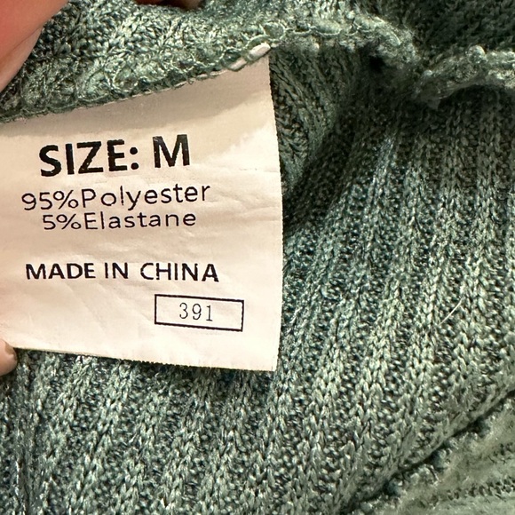 Long Sleeve U-Shaped Neck Green Textured Pattern Shirt Women’s Top Size M - Picture 9 of 10